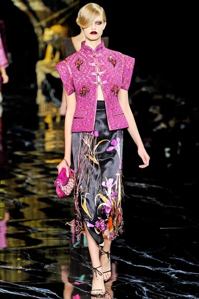 Look 27
